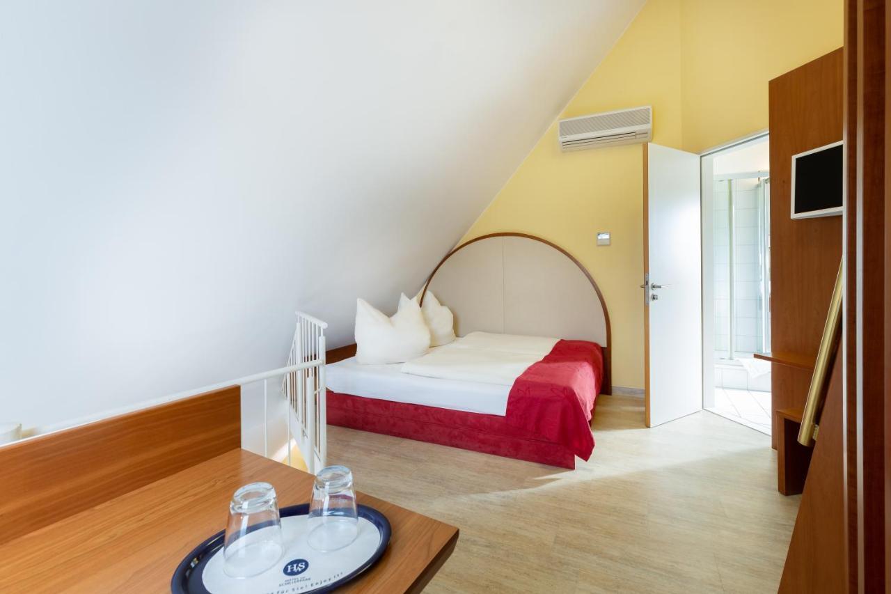 Hotel Am Schillerpark Esslingen am Neckar Екстер'єр фото