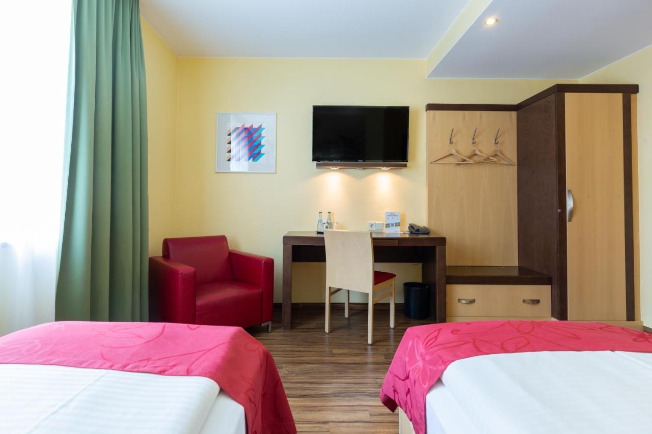 Hotel Am Schillerpark Esslingen am Neckar Екстер'єр фото