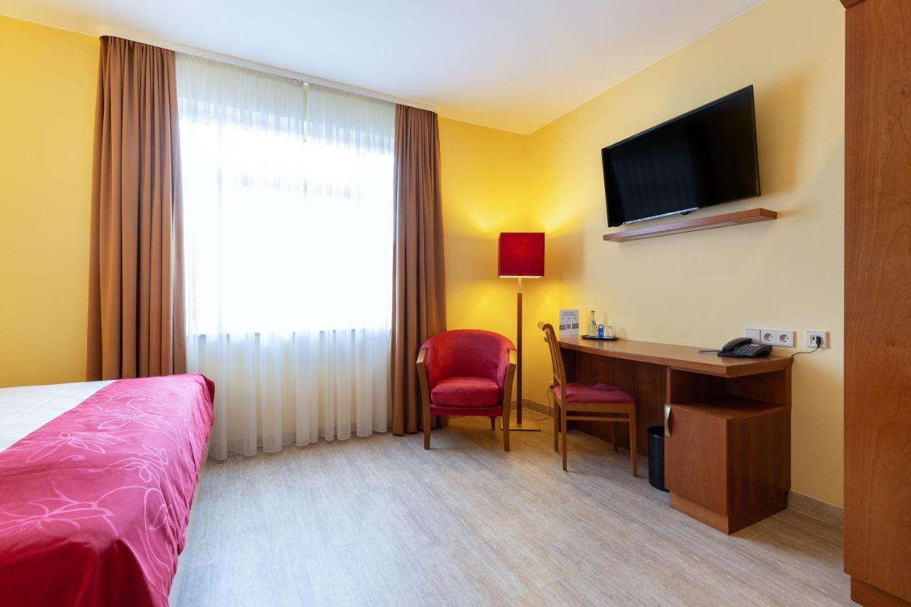 Hotel Am Schillerpark Esslingen am Neckar Екстер'єр фото