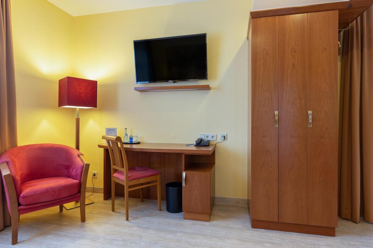 Hotel Am Schillerpark Esslingen am Neckar Екстер'єр фото