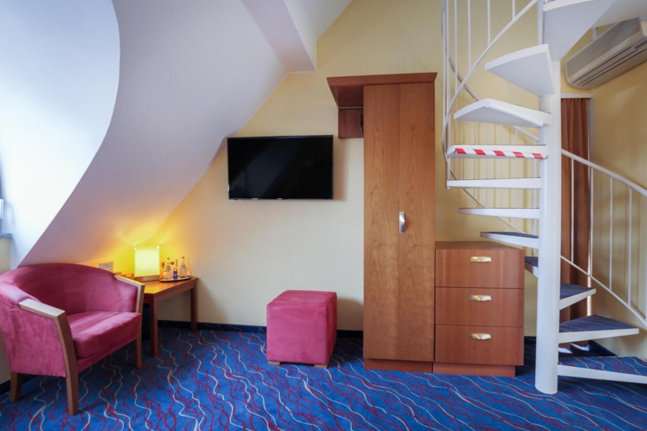 Hotel Am Schillerpark Esslingen am Neckar Екстер'єр фото