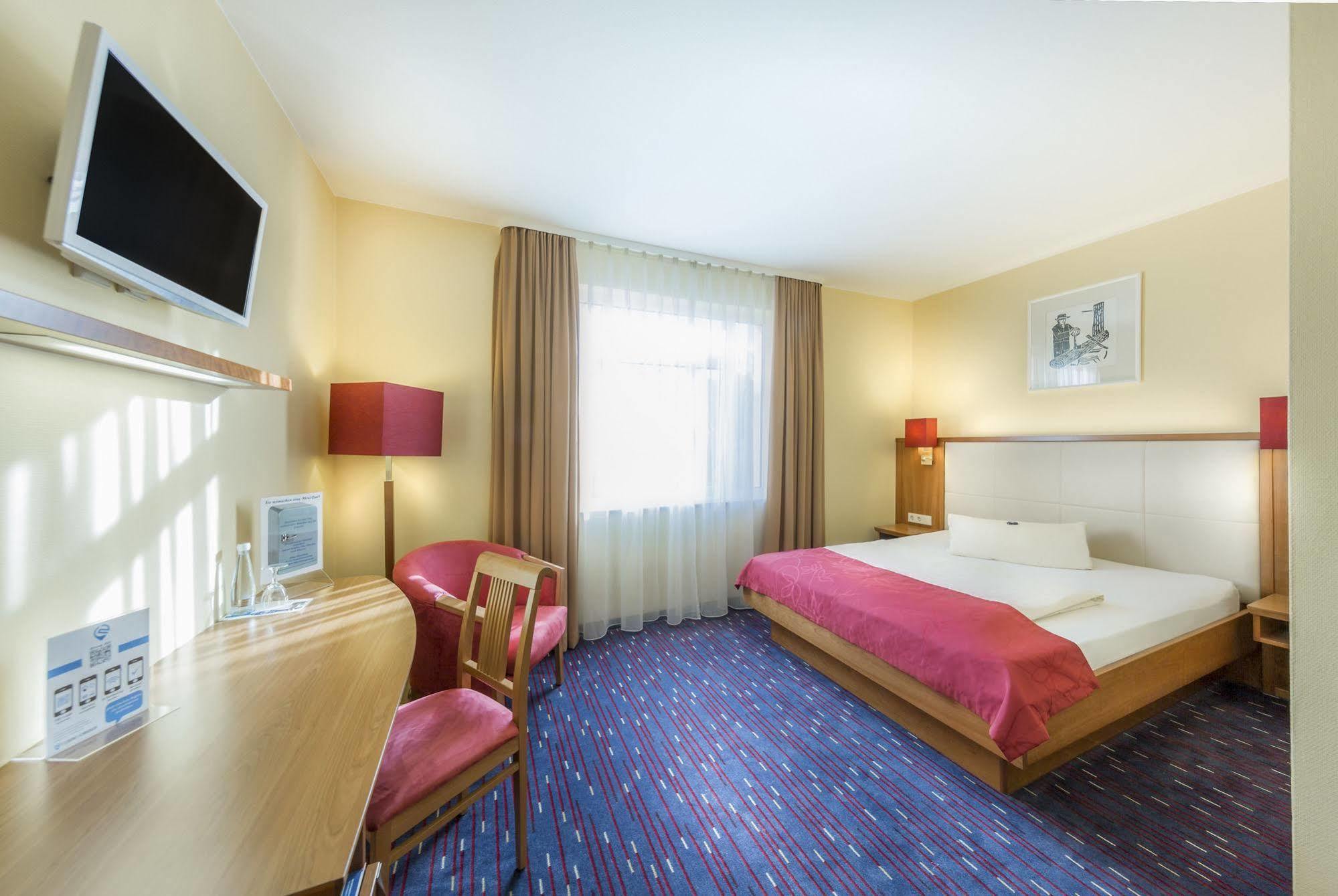 Hotel Am Schillerpark Esslingen am Neckar Екстер'єр фото